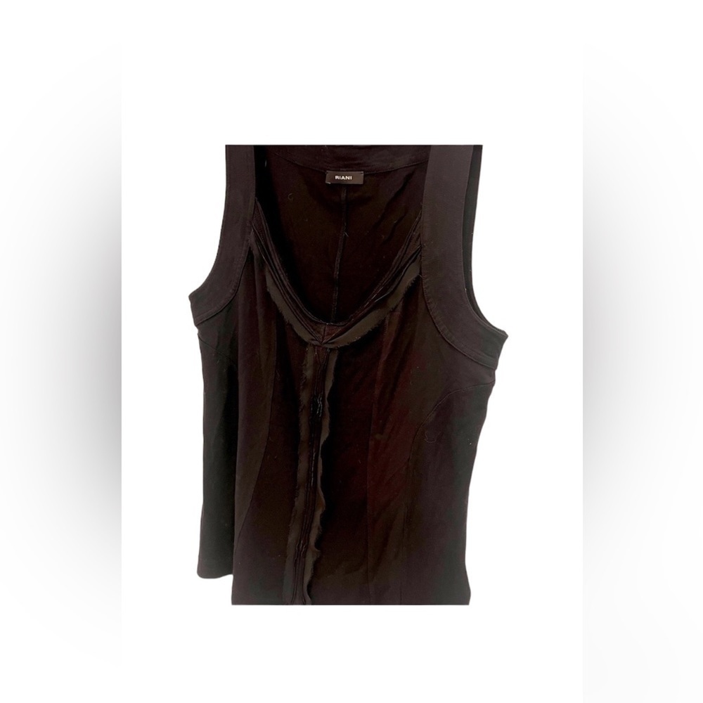 𝅺RIANI black top sleeveless